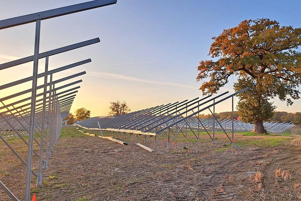 Auf einer 40 Hektar großen Fläche an der B 76 entsteht in Höhe Wittmoldt ein großer Solarpark.