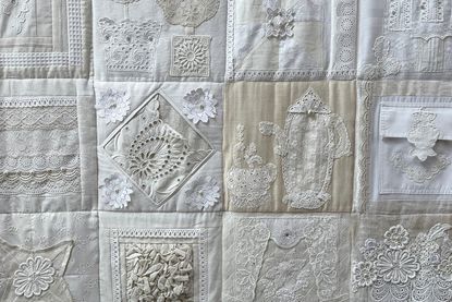 Die Kunst des Patchworks fasziniert die in Scharbeutz lebende Künstlerin seit vielen Jahrzehnten.
