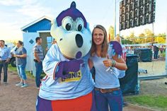 Die Fans dürfen sich dieses Jahr auch wieder auf HSV-Maskottchen „Dino Hermann“ freuen.