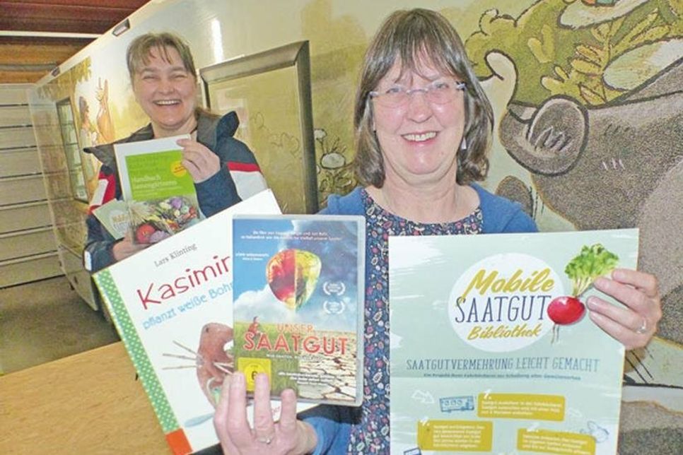 Zu jeder Gemüsesorte gibt es einen Flyer mit Tipps und Tricks – und für alle, die noch mehr wissen wollen, haben die Bücherbusse tolle Gartenbücher an Bord.