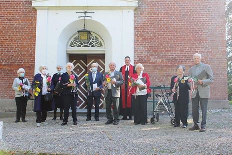Neun Gnadenkonfirmandinnen und -konfirmanden kamen am Sonntag in die St. Laurentius Kirche zu Süsel.