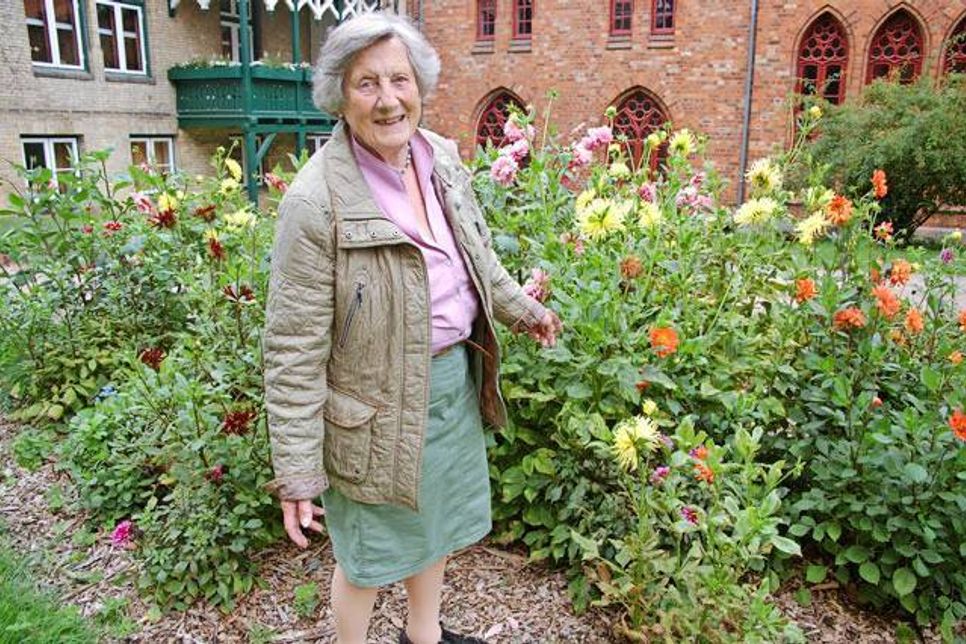 Dahlien sind ihre Lieblingsblumen. Auf dem Klostergelände hat Viktoria von Flemming ein Beet angelegt, das mit seinen reichhaltigen Farbschattierungen verblüfft.