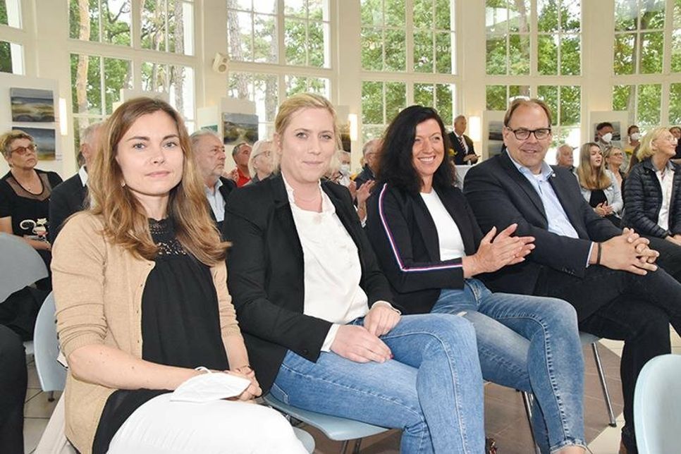 Unter den geladenen Gästen konnten Catharina Nies (Grüne, MdL), Wiebke Zweig (CDU, MdL), die Scharbeutzer Bürgermeisterin Bettina Schäfer und der Neustädter Bürgermeister Mirko Spiekermann begrüßt werden.