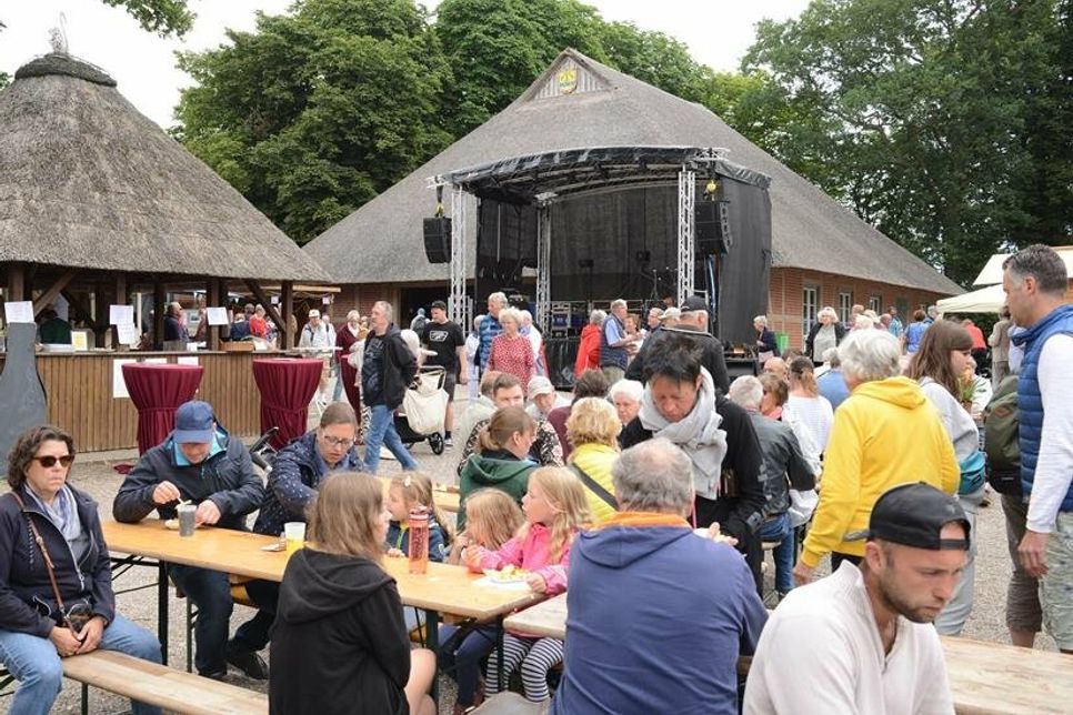 Viele waren zum Paasch-Eyler-Platz gekommen und haben das 800-jährige Bestehen beim Gruber Seefest gefeiert.