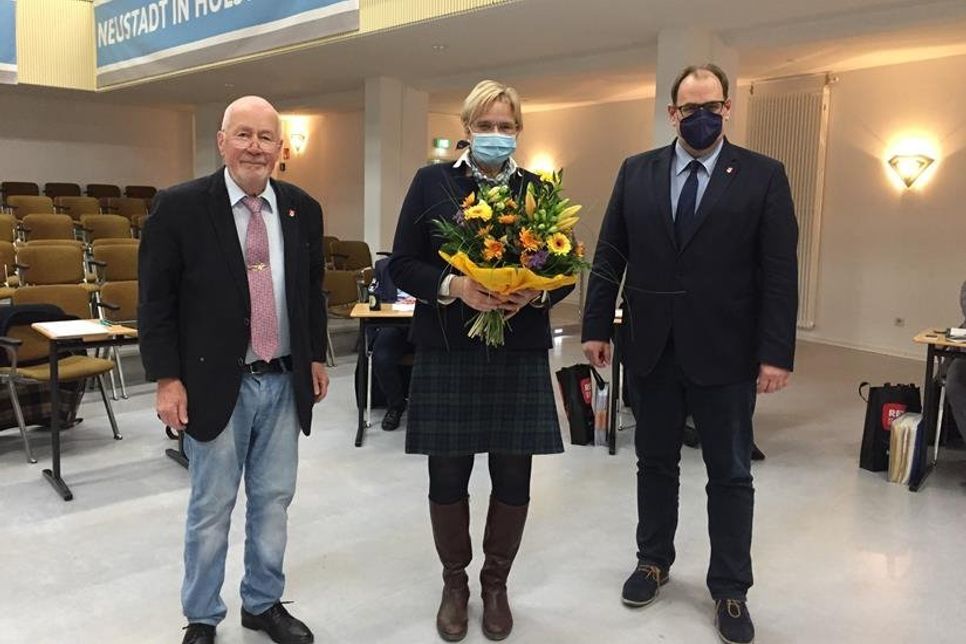 Blumen von Bürgervorsteher und Bürgermeister für Susanne Bimberg-Nittritz.