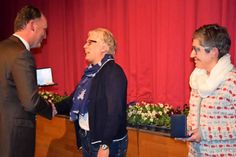 Bürgermeister Björn Demmin beglückwünschte Beate Göbe-Blödorn und Ute Lewandowske u. a. zu ihren Leichtathletik-Landesmeistertiteln