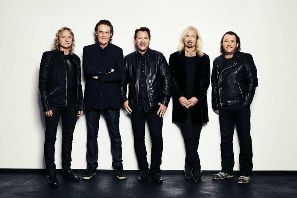 Über 45 Jahre ist es her, als KARAT mit ihren Hymnen „Über sieben Brücken“ und „König der Welt“ erstmals einen Siegeszug antraten.