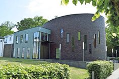 Am Samstag öffnen sich die Türen  des architektonisch auffälligen Kirchengebäudes, die vor zehn Jahren errichtet wurde.