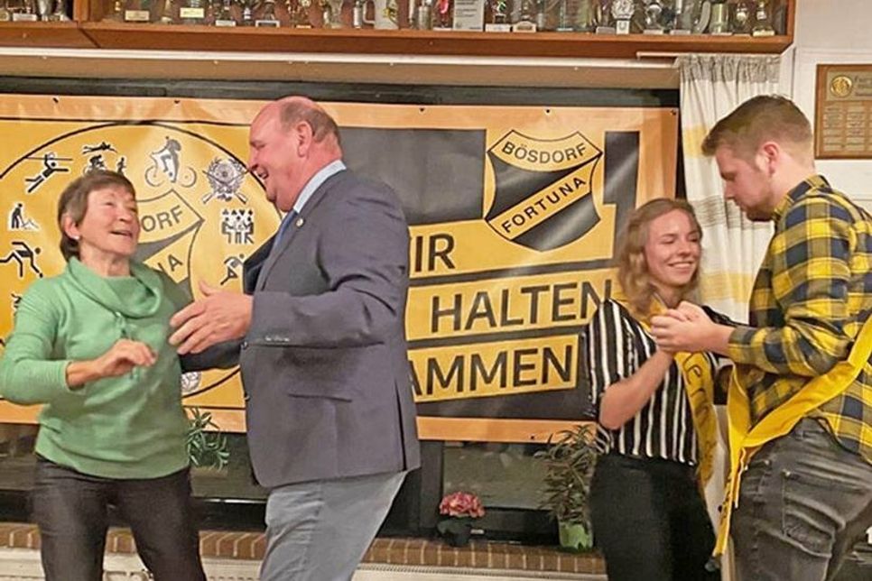 Ehrentanz der Sportler des Jahres: Klaus Stänner und Annelies Sackner sowie Dennis Mielke und Helena Melzer?…