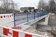 Die neue Bahnhofsstraßen-Brücke ist soweit bereits hergestellt. Jetzt müssen allerdings die Anschlussbereiche noch fertiggestellt werden.