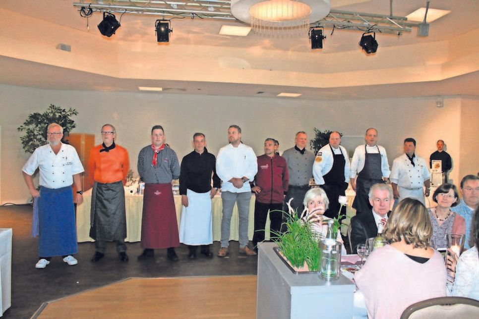 Vor dem Essen präsentierten sich die Gastronomen dem gespannten Publikum.