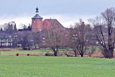 Ein erstes Gotteshaus gab es auf dem „Sconeberg“ zwar schon im 13. Jahrhundert, in enger Anbindung an das Benediktinerinnenkloster zu Preetz, doch das heutige Bauwerk stammt erst aus der Zeit um 1780 nach Plänen von Johann Adam Richter.