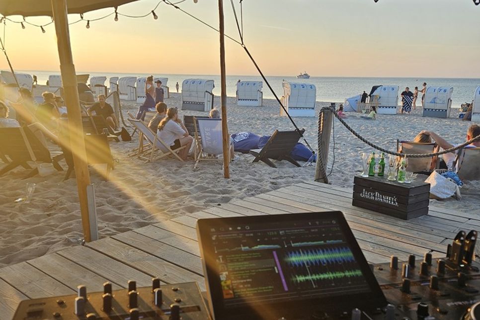 Mit Silent Beats in den Sonnenuntergang tanzen.
