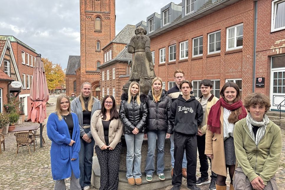 Am Volkstrauertag werden Schüler der Gemeinschaftsschule Szenen aus dem Leben Oskar Kuschs nachstellen. Gymnasiasten begleiten musikalisch.