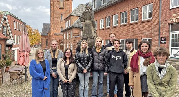 Am Volkstrauertag werden Schüler der Gemeinschaftsschule Szenen aus dem Leben Oskar Kuschs nachstellen. Gymnasiasten begleiten musikalisch.