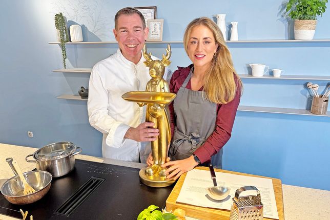 Sind ein eingespieltes Team: Volker Fuhrwerk ist seit zehn Jahren auf Sendung, Lisa Knittel ist seit fast zwei Jahren „Sous Chef“. Sie waren auf Wild eingestellt.