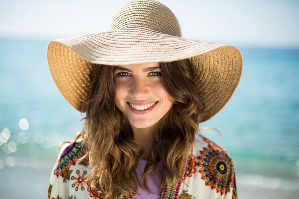 Der besten Sonnenschutz: luftige Kleidung und eine Kopfbedeckung. (Foto: AdobeStock)
