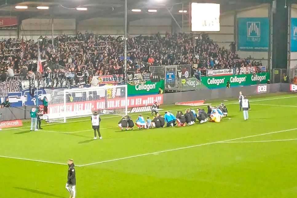 Jubel ohne Ende über den ersten Holsteinsieg.