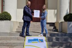 Bürgermeister Mirko Spieckermann und Nachhaltigkeitsmanagerin Lina Koop.