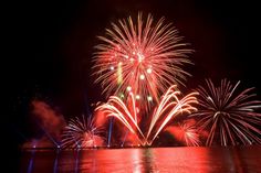 Bei der Kinderuni dreht sich alles um Pyrotechnik.