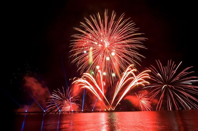 Bei der Kinderuni dreht sich alles um Pyrotechnik.