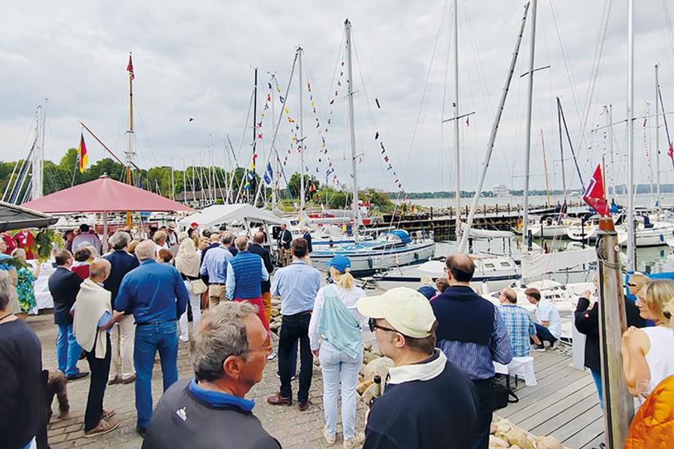 Über 150 Mitglieder und geladene Gäste besuchten den Jubiläumsempfang im Niendorfer Hafen.