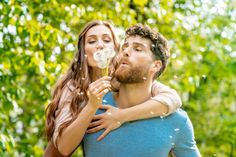 Draußen in der Natur ist es einfach herrlich – wenn man keinen Heuschnupfen hat. (Foto: DJD/Spenglersan/Kzenon - stock.adobe.com)