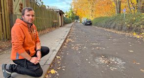 Tobias Reil ärgert sich über die vielen Schlaglöcher in der Fahrbahn. Er hofft auf eine zielführende Lösung für das Problem. Mit dem Aufstellen eines Warnschildes könne es nicht getan sein.