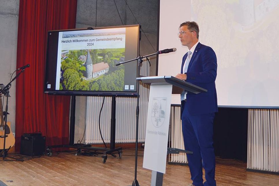 In seiner Rede blickte Ratekaus Bürgermeister auf das Jahr seit dem letzten Gemeindeempfang zurück und gab einen Ausblick auf anstehende beziehungsweise laufende Aufgaben.