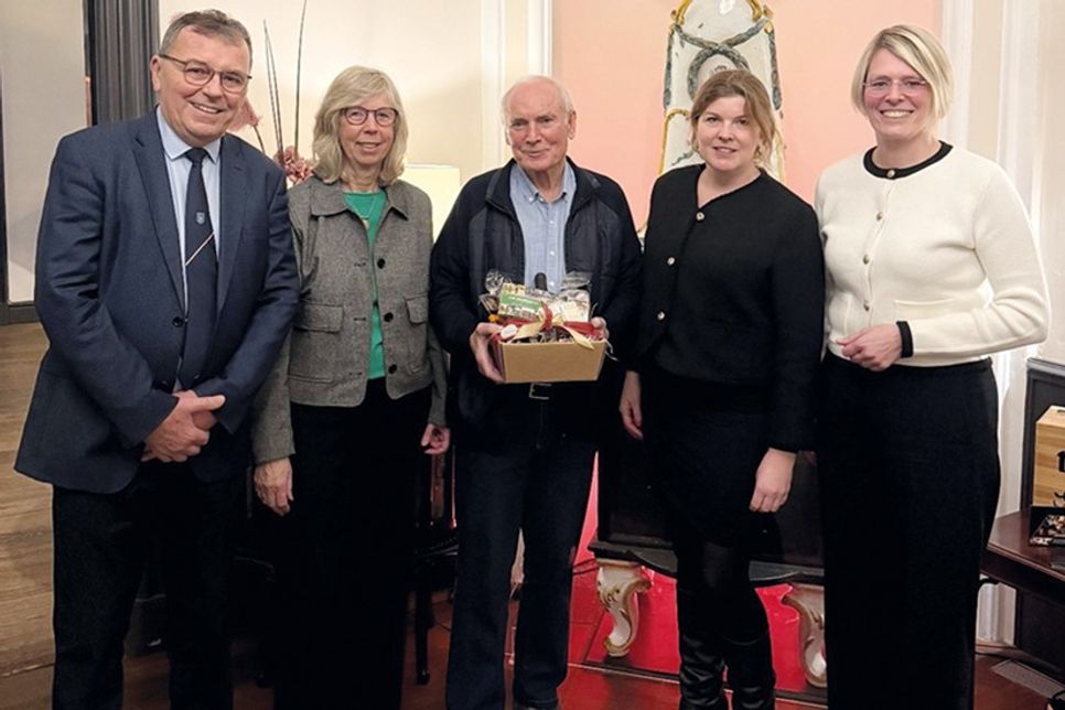 Bürgervorsteher und Vorsitzender des Kuratoriums Manfred Beckmann (v.li.), die 2. Vorsitzende Bürgermeisterin a.D. Brigitte Rahlf-Behrmann, Geschäftsführer Volker Olbers, Bürgermeisterin und 1. Vorsitzende Julia Samtleben, 2. Geschäftsführerin (ab 1. Janu