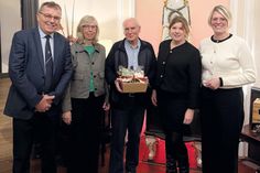 Bürgervorsteher und Vorsitzender des Kuratoriums Manfred Beckmann (v.li.), die 2. Vorsitzende Bürgermeisterin a.D. Brigitte Rahlf-Behrmann, Geschäftsführer Volker Olbers, Bürgermeisterin und 1. Vorsitzende Julia Samtleben, 2. Geschäftsführerin (ab 1. Janu