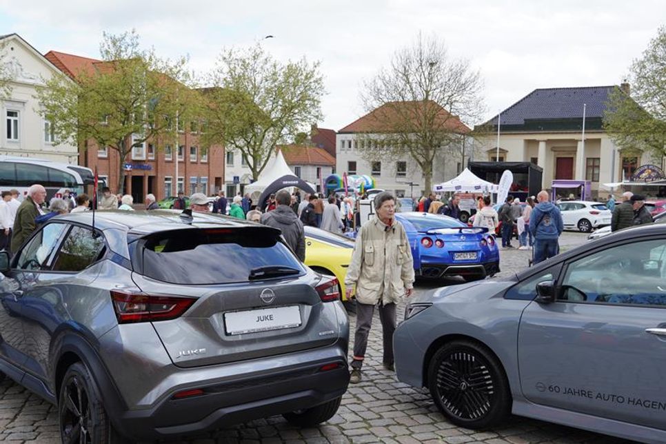 Ein Rundgang über den Marktplatz ließ die Herzen von Autoliebhabern höher schlagen.