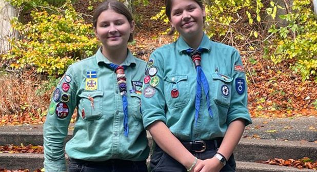 Sunna (l.) und Charlotte auf der „Juleica“ in Dänemark.