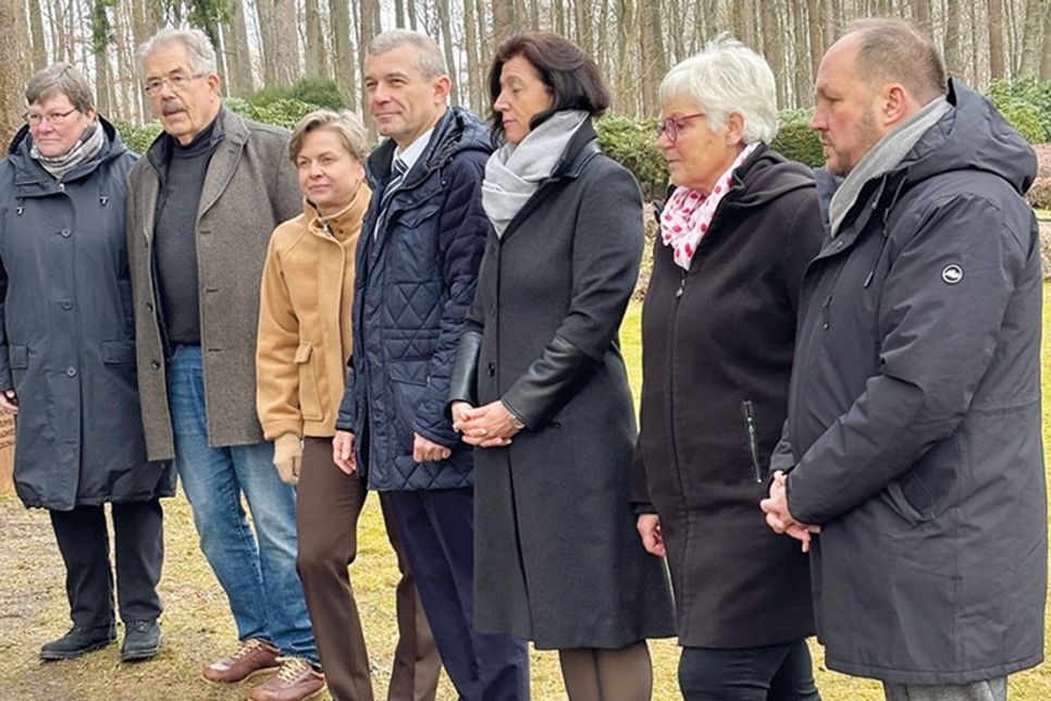Am 12. Dezember wurden die neuen Tafeln auf dem Ehrenfriedhof offiziell eingeweiht.