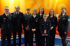 Die Spitze der Jugendfeuerwehr: Stellvertretender Jugendfeuerwehrwart Emilio Zanin, Wehrführer Marcel Moldenhauer, Schriftführer Jannis Babel, Kassenwartin Charlotte Rosa Ahnfeld, Jugendgruppenleiterin Lena Breede, Jugendgrupenführer Ben Fund, Jugendgrupenführerin Emilie Piersig und Jugendfeuerwehrwartin Vanessa Gisa (v. lks.).