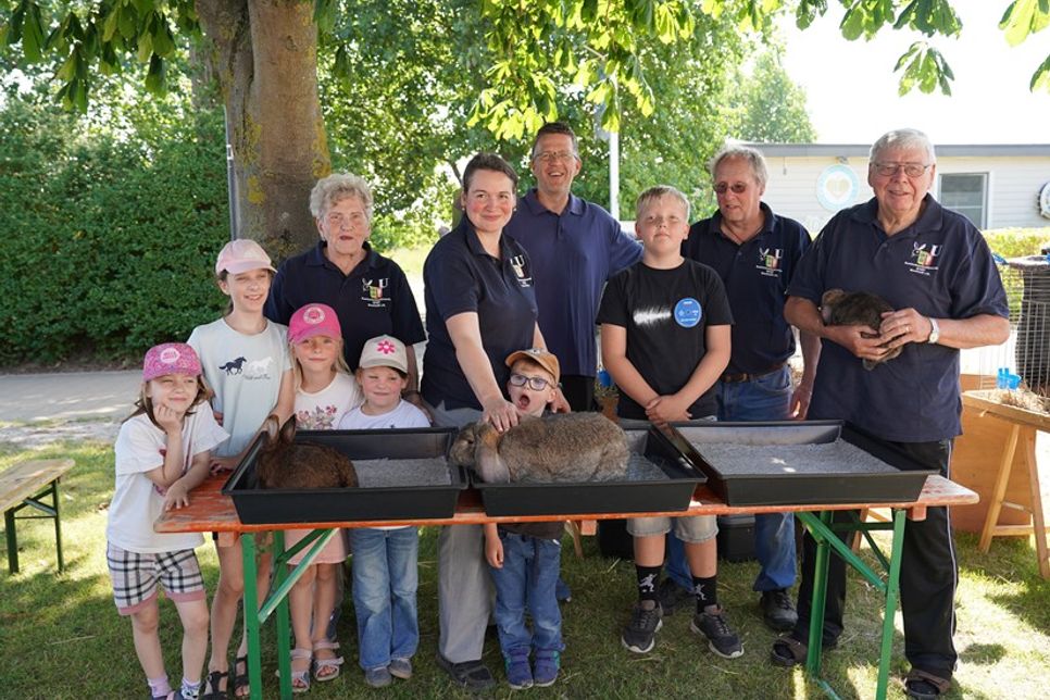 Beim Sommerfest des Kaninchenzuchtvereins U 107 Neustadt drehte sich am Wochenende in Rettin alles um die Liebe zu Kaninchen.