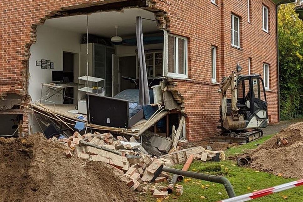 Durch die eingestürzte Hausecke ist der Wohnblock in Travemünde akut einsturzgefährdet.
