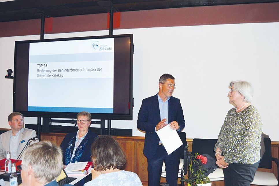 Mit viel Lob verabschiedet Ratekaus Bürgermeister Gabriele Priedemann aus ihrem Ehrenamt.