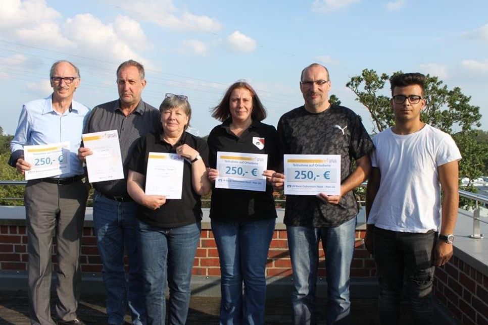 V. lks.: Bernd Heuer und Burkhard Glaser (SC Cismar), Ingrid Sander und Stefanie Laabs (SV Schashagen-Pelzerhaken) sowie Frank Müller und Omran Alweish (TSV Lensahn).