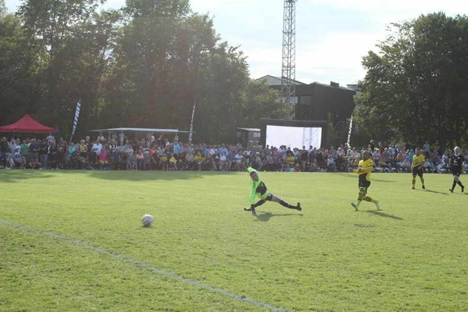 In Torlaune. David Odonkor, WM-Teilnehmer von 2006, knipste allein gegen die Gastro-Kicker viermal.