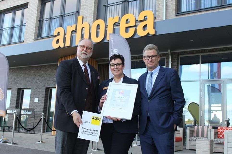 V. lks.: Gerhard Hillebrand (ADAC-Landesvorsitzender), Janet Schroeder (Arborea-General-Managerin) und Dr. Bernd Buchholz (Wirtschaftsminister).