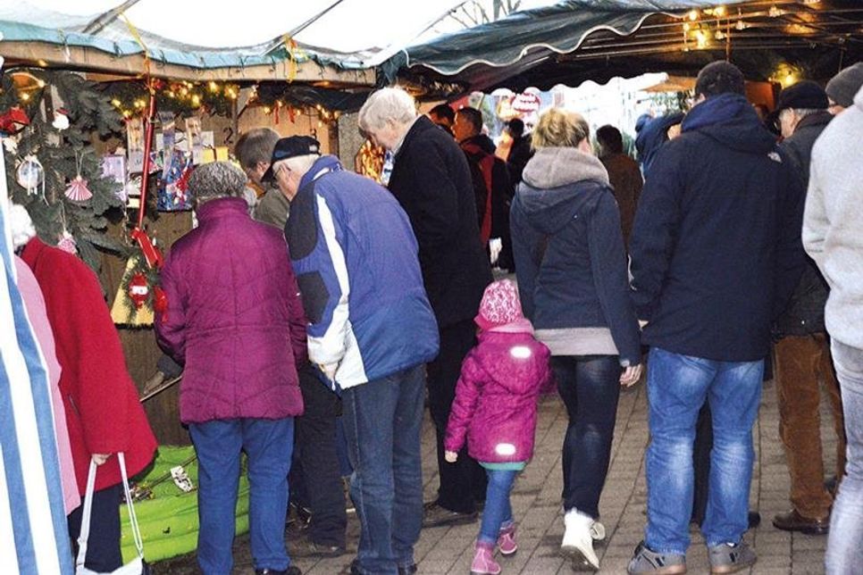 Das weihnachtliche Treiben in Sereetz  lockt Jahr für Jahr zahlreiche Besucher auch aus dem Umland an.