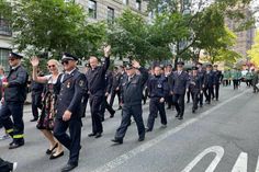 Eine Delegation der Freiwilligen Feuerwehr Neustadt lief bei der Steubenparade mit.