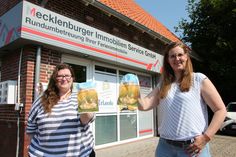 Büromitarbeiterin Annika Hindreich (lks.) und Hausdame Stefanie Grünewald sorgen dafür, dass die Brötchen pünktlich und zuverlässig ankommen.