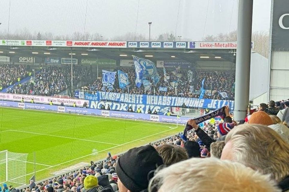 Wenig zu jubeln hatte der Gästeblock der Knappen.