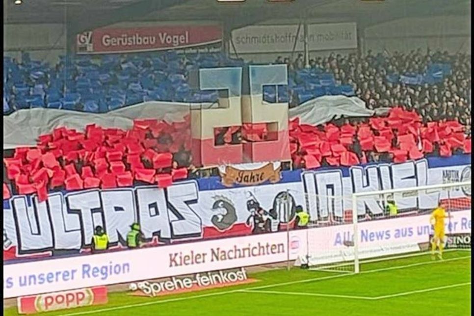 Feier im Fanblock: 25 Jahre Kieler Ultras