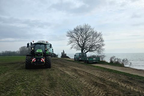 Gute Zusammenarbeit – der erste Abschnitt des Ostseeküstenradwegs wurde in Kellenhusen wiederhergestellt.