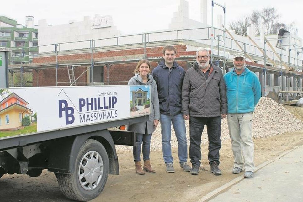 Die Bauprofis bieten schlüsselfertige Häuser im Komplettpaket an.