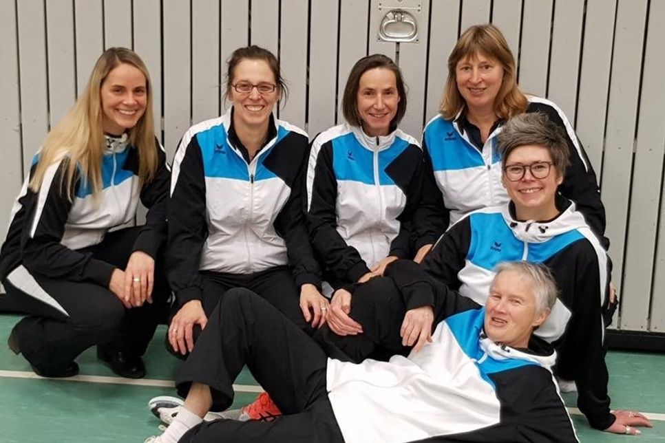 Bianca Weiß, Bente Grimm, Hilke Lüder, Christiane Lehmann, Michaela Flackus (v. lks.), vorne liegend: Martina Schuldt.