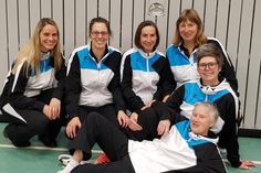 Bianca Weiß, Bente Grimm, Hilke Lüder, Christiane Lehmann, Michaela Flackus (v. lks.), vorne liegend: Martina Schuldt.